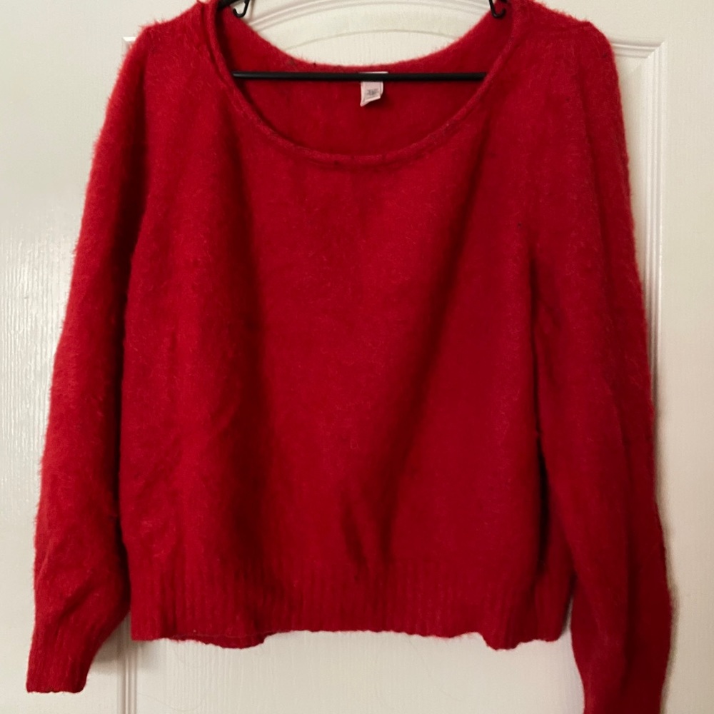 VS Fuzzy Sweater